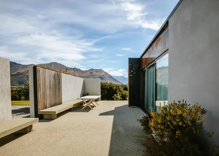 Te Pakeke - Couple's Retreat - Close To Villa *