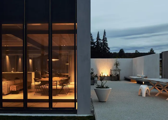 Te Pakeke - Couple's Retreat - Close To Villa