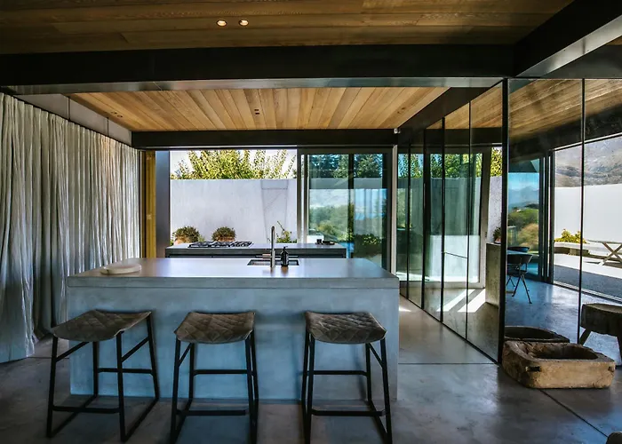 Te Pakeke - Couple's Retreat - Close To Villa